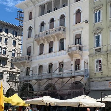 Piazza Goldoni Rooms Trieste Exterior photo